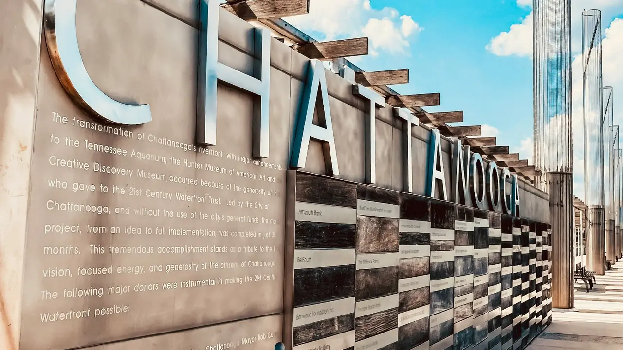 Moving to Chattanooga TN — CHATTANOOGA sign on the 21st Century Waterfront overlooking the Tennessee River